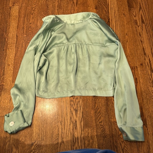 Zara Women’s Green Satin Silk Long-Sleeve Button Down Size Small - Picture 4 of 6
